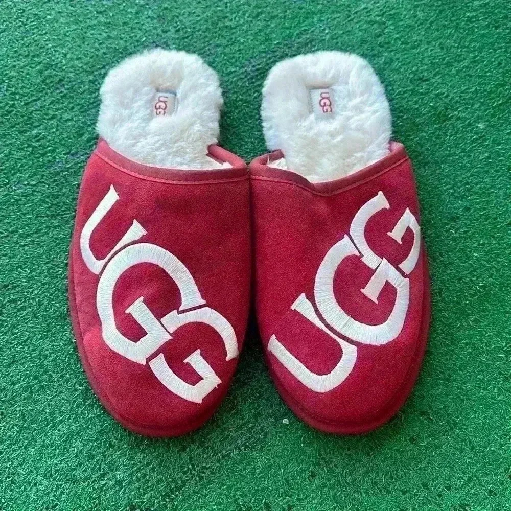 UGG - Picture 1 of 4
